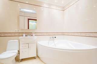 Апартаменты LuxCityApart on Ushakova 1V Киев Апартаменты с видом на озеро-40