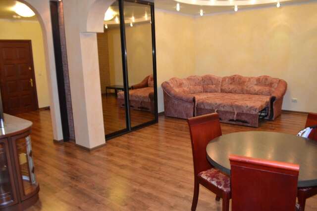 Апартаменты LuxCityApart on Ushakova 1V Киев-11